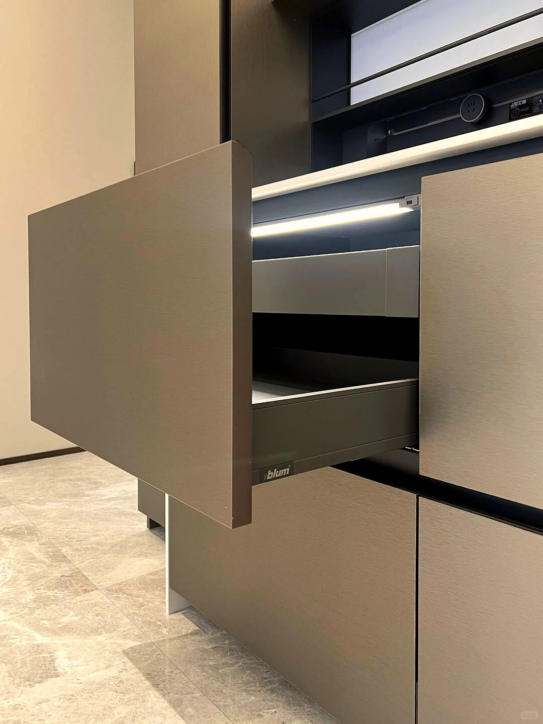MODHOME Kitchen System island, tall units and integrated appliances 18