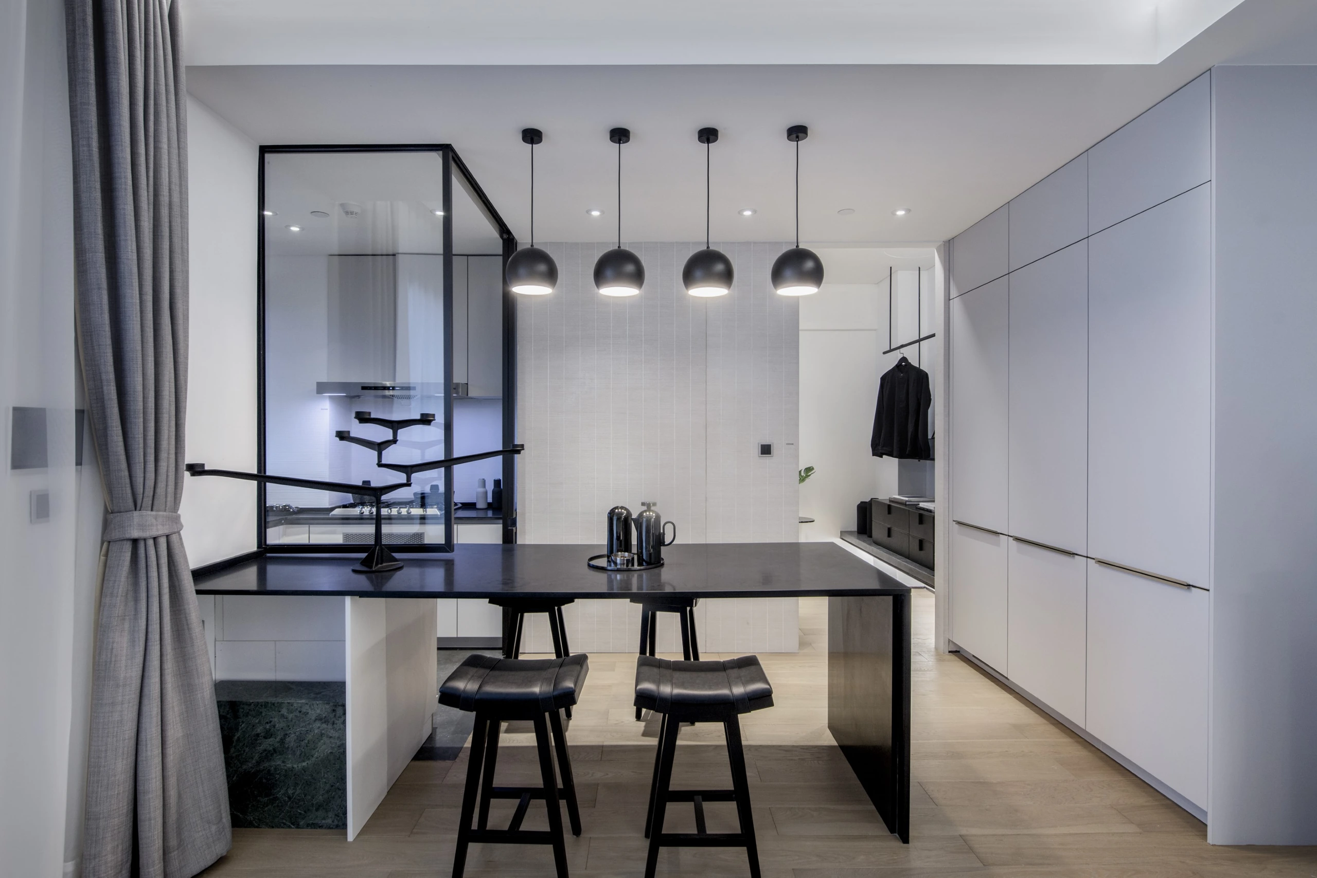 Graphite Poise Residence 4