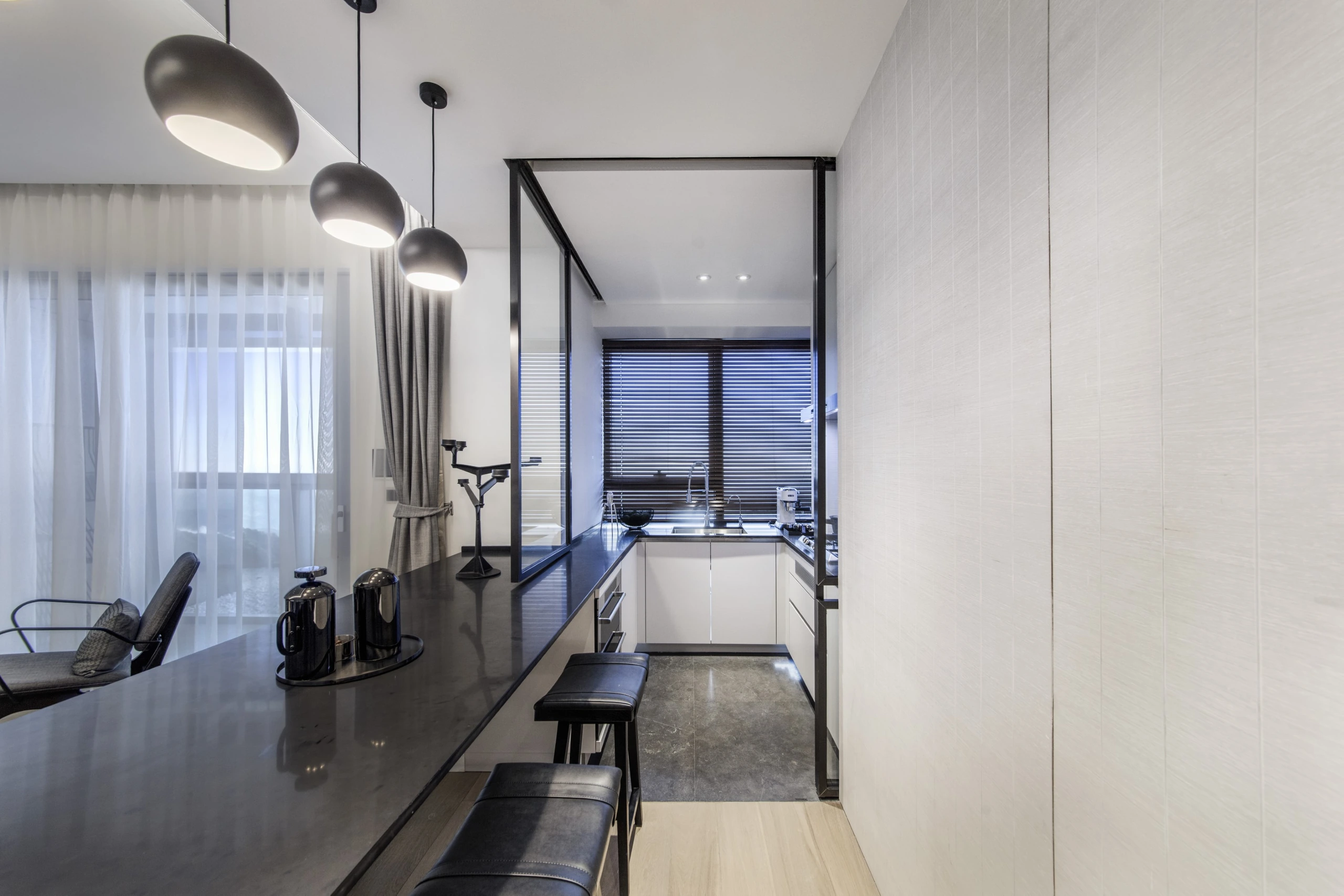 Graphite Poise Residence 8