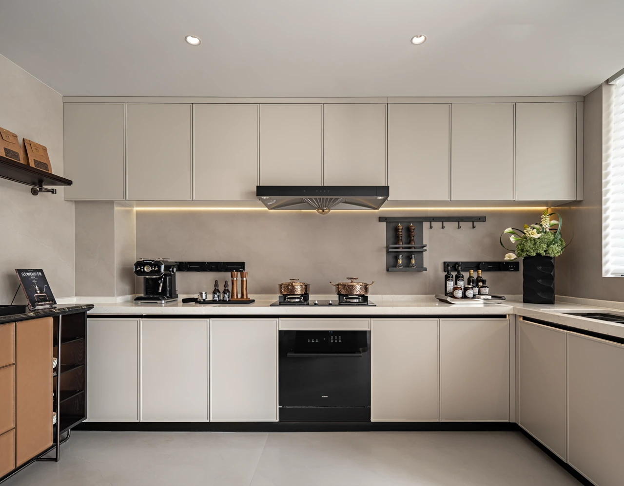 Light Walnut Residence 7