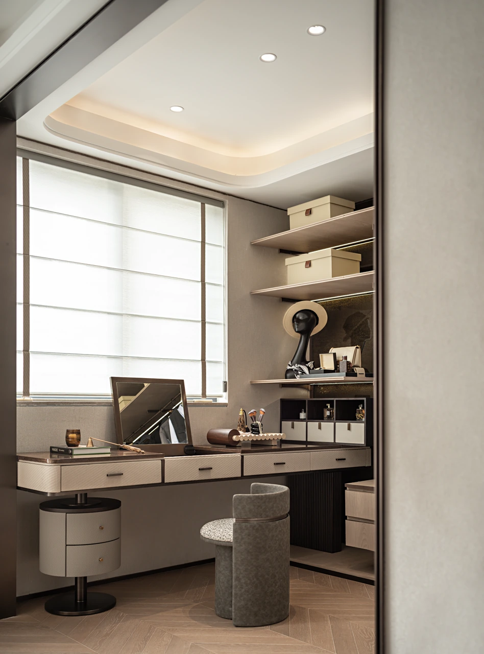Light Walnut Residence 11