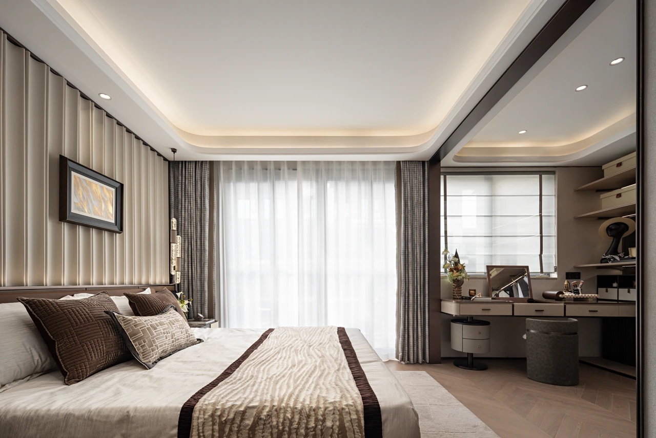 Light Walnut Residence 13