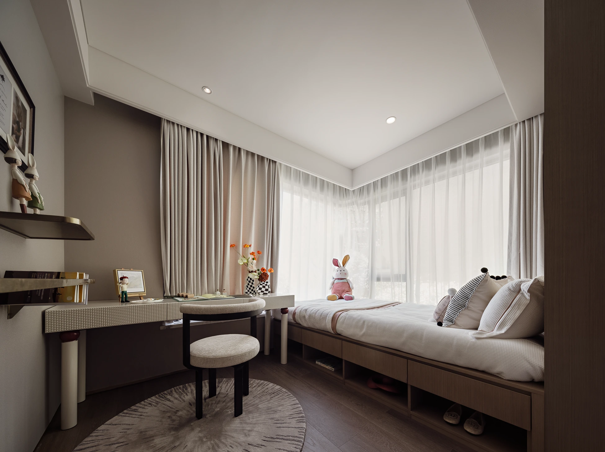 Taupe Horizon Residence 9