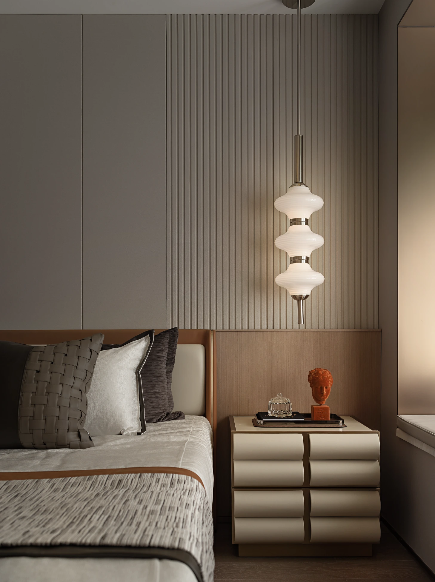 Taupe Horizon Residence 12