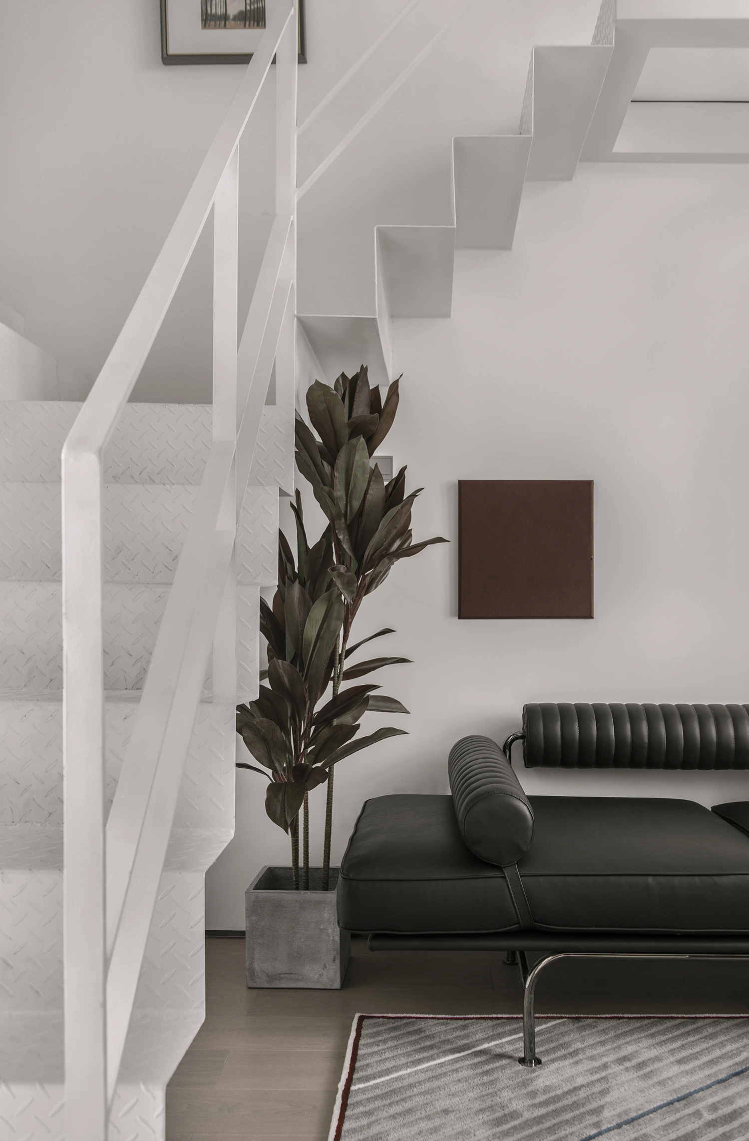 White Frame Loft 11